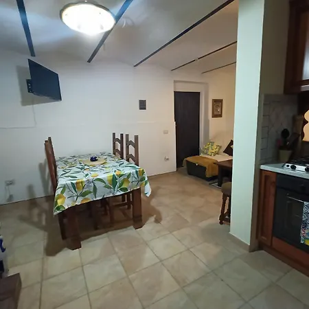 Apartment With Air-con And Pool